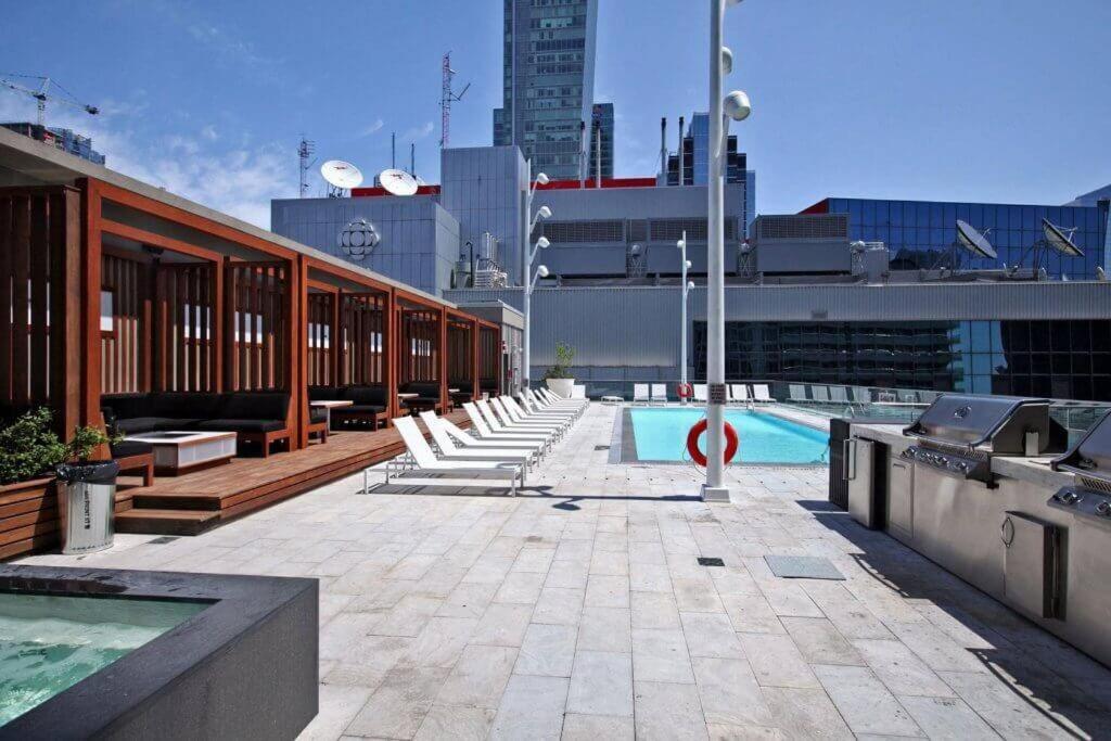 Cn Lovers Toronto Exterior photo