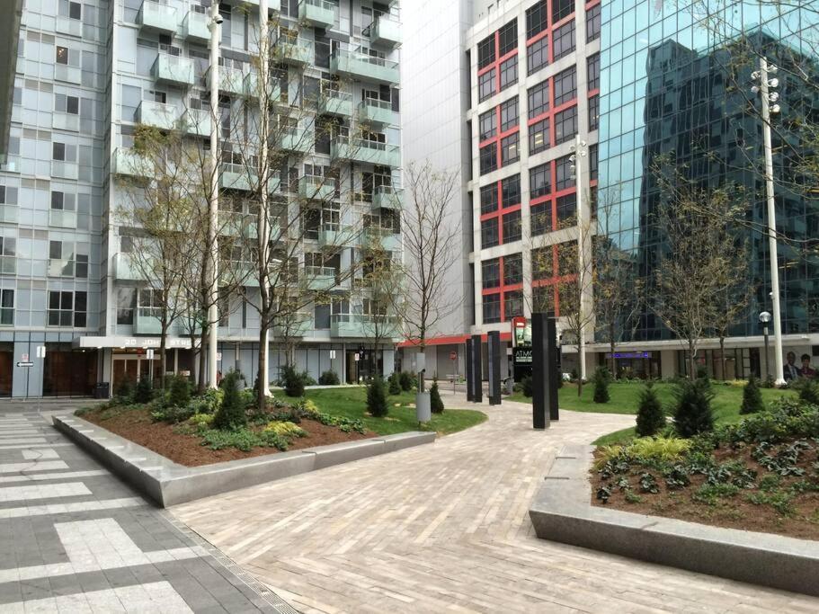 Cn Lovers Toronto Exterior photo