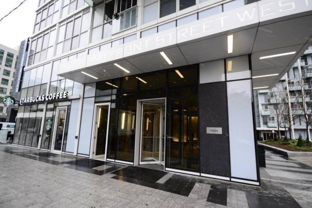 Cn Lovers Toronto Exterior photo